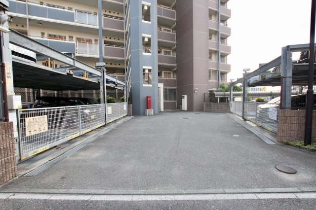 アルフィーネステーションプラザ春日の駐車場