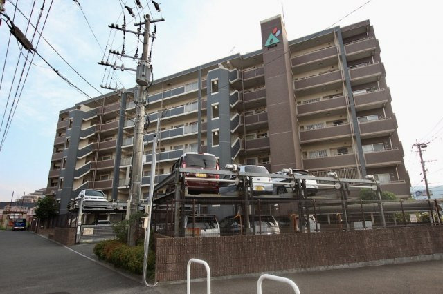 アルフィーネステーションプラザ春日の外観|駐車場１台あり、ペット飼育可能マンション
