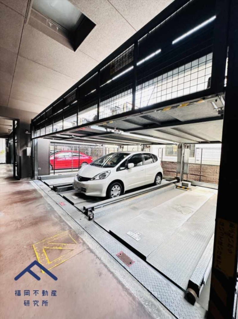 アダージュ薬院壱番館の駐車場
