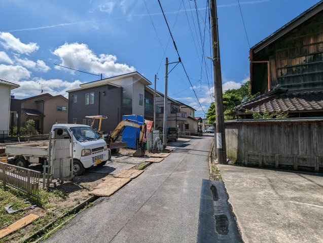 瀬戸市前田町の前面道路含む現地写真