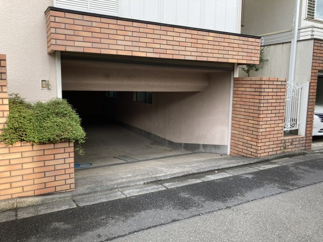 宮町２丁目戸建の駐車場