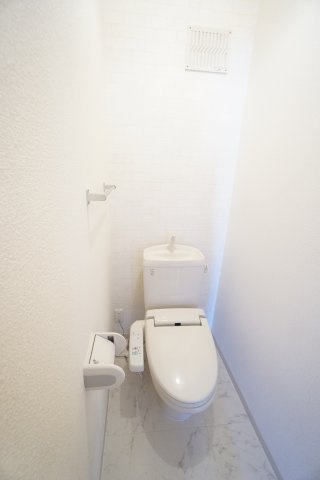 【トイレ】 | ブリックスクエア | ※同物件、同タイプの写真です。