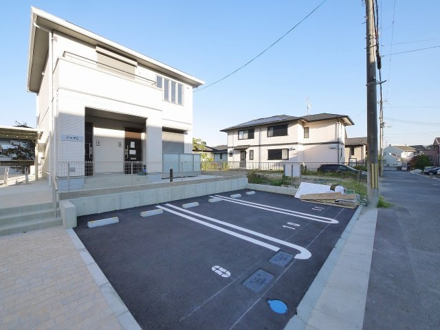 プラザBの駐車場