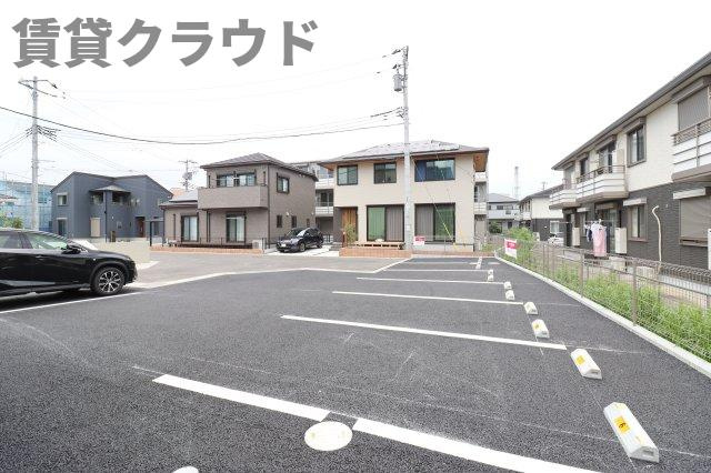 GRACIAの駐車場|車をお持ちの方に嬉しい駐車場付きの物件です