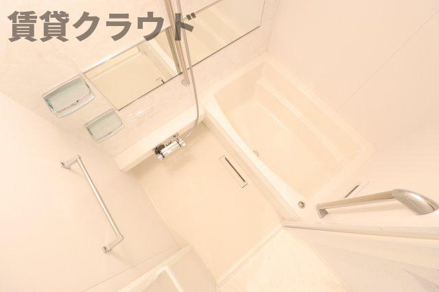 第2N．Sビルの浴室|大きな鏡が嬉しいオシャレなバスルーム！