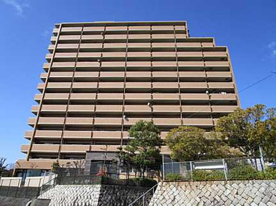 【外観】 | ライオンズヒルズ牛田早稲田（リノベ済） | 【耐震性】
耐震性の高さを判断するポイントは、
建築確認申請日が1981年6月1日以降の
新耐震基準に適合しているかどうか。
震度６程度の大地震でも
建物が崩壊しないレベルが基準になりました。