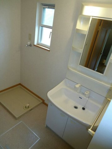 【洗面所】 | プリヴェイル中松山 | 脱衣スペースもあります