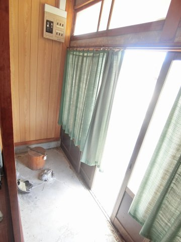 外江町戸建の玄関