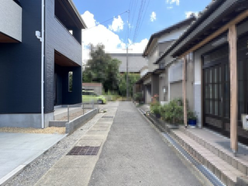 高浜市本郷町6丁目新築戸建　2号棟の前面道路含む現地写真|高浜市本郷町6丁目新築戸建前面道路写真です。南側公道約3.5～5.4ｍに接道