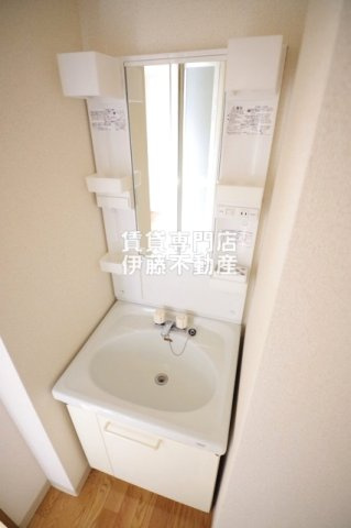 セピアコートの洗面所|独立洗面化粧台