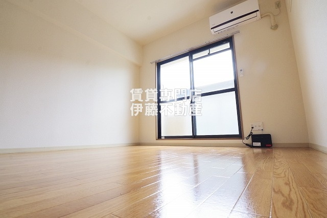 セピアコートの洋室