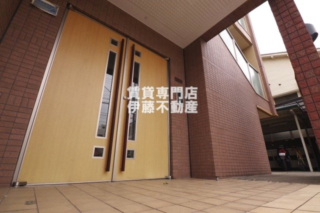 セピアコートのエントランス