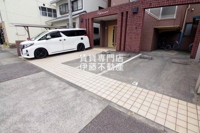 セピアコートの駐車場