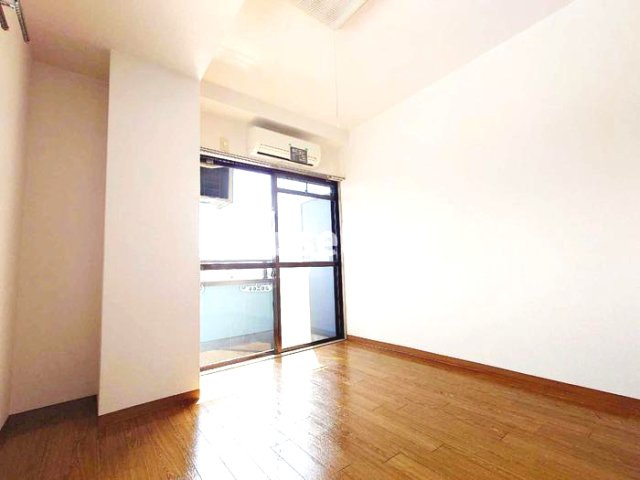 スカイビューの洋室