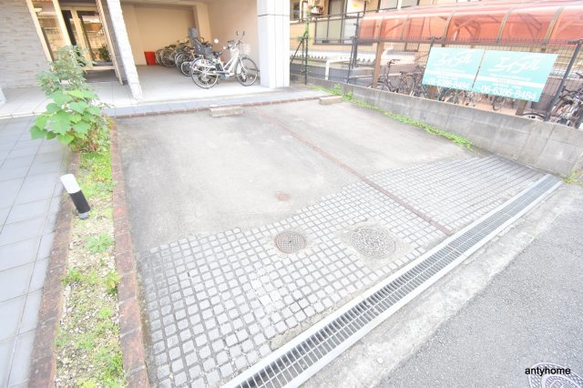ウエストコート垂水町　仲介手数料無料の駐車場
