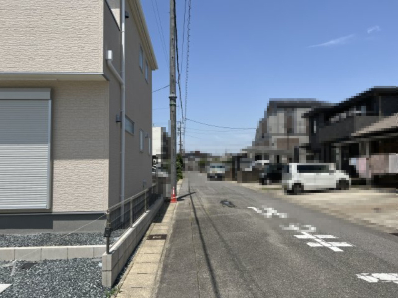 碧南市霞浦新築戸建　3号棟の前面道路含む現地写真|碧南市霞浦町新築戸建前面道路写真です。北側公道約6ｍ