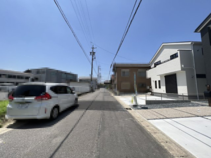 碧南市霞浦新築戸建　3号棟の前面道路含む現地写真|碧南市霞浦町新築戸建前面道路写真です。東側公道約6ｍ