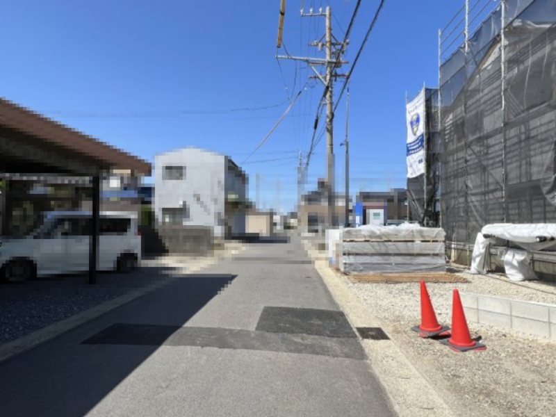 碧南市緑町2丁目新築戸建　2号棟の前面道路含む現地写真|碧南市緑町2丁目新築戸建前面道路写真です。西側公道約5ｍ