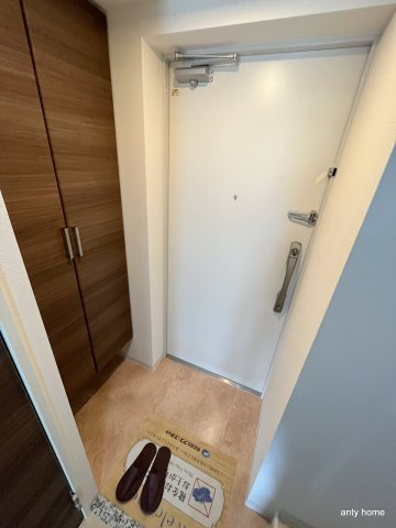 Luxe三国2　仲介手数料無料の玄関