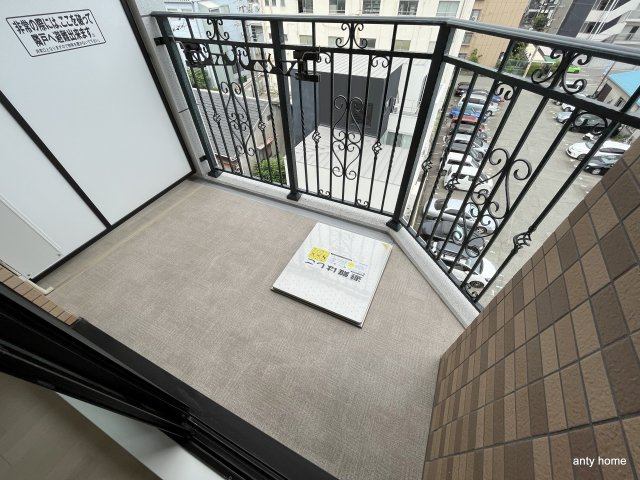 Luxe三国2　仲介手数料無料のバルコニー