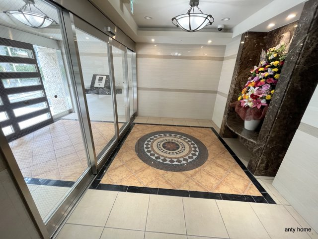 Luxe三国2　仲介手数料無料のロビー