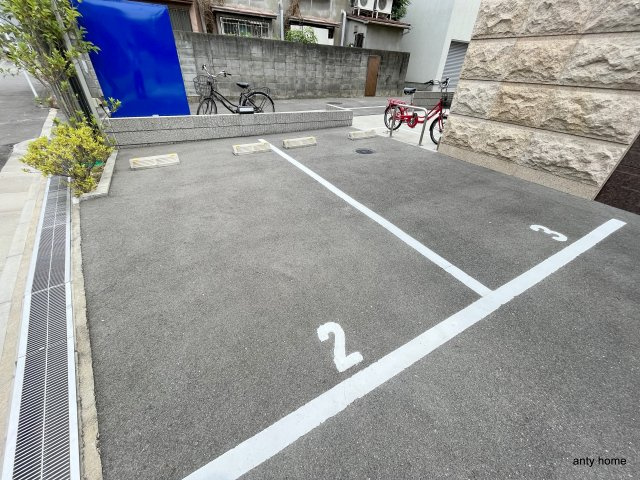 Luxe三国2　仲介手数料無料の駐車場