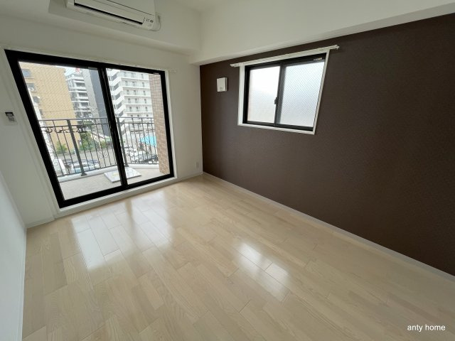 Luxe三国2　仲介手数料無料の寝室