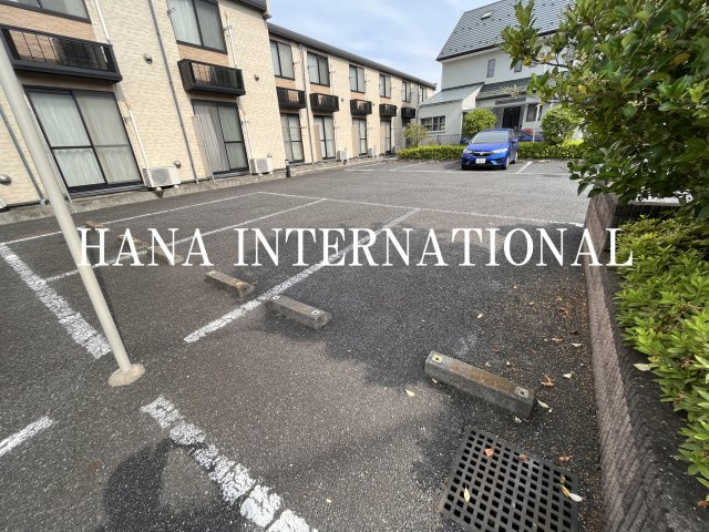 レオパレスラ　プリマヴェーラの駐車場