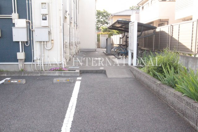 レオネクストジゴジ３の駐車場