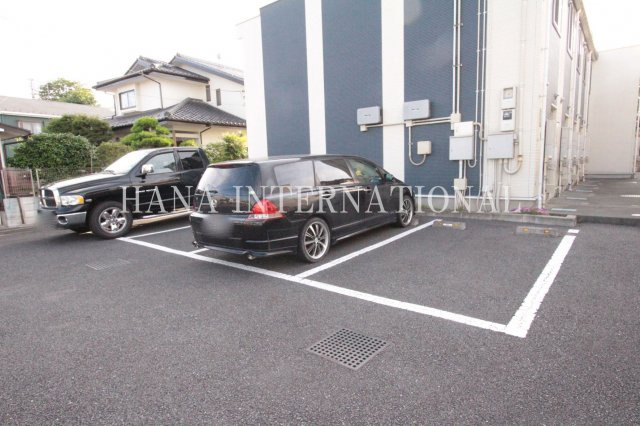 レオネクストジゴジ３の駐車場