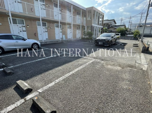 レオパレスあかねの駐車場