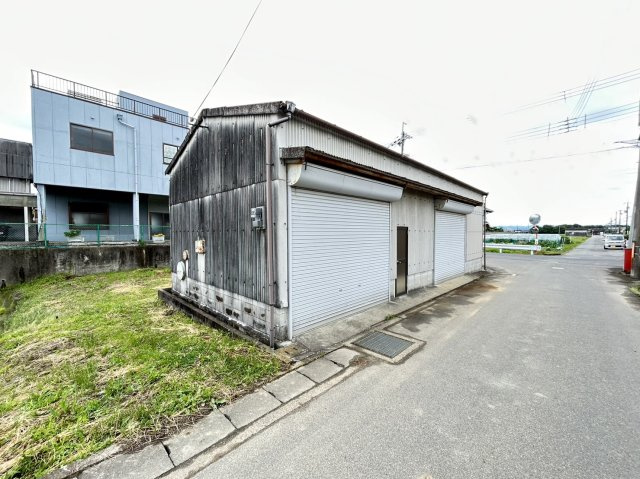 川西町紀倉庫・作業場の外観