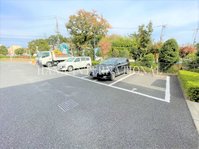 レオパレス純の駐車場