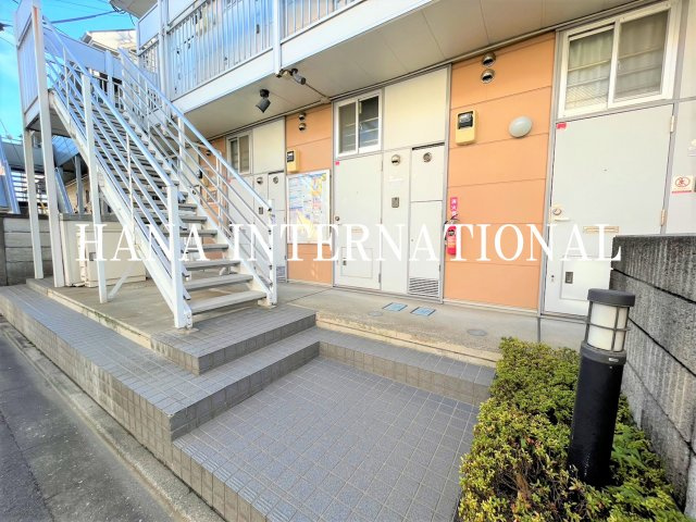 レオパレスＦＲＯＮＴＩＥＲのエントランス