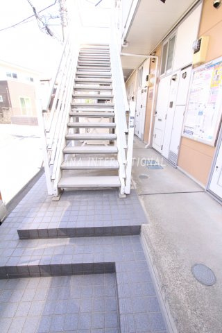 レオパレスＦＲＯＮＴＩＥＲのロビー
