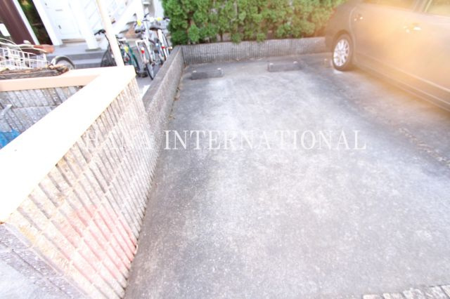 レオパレスさくらの駐車場