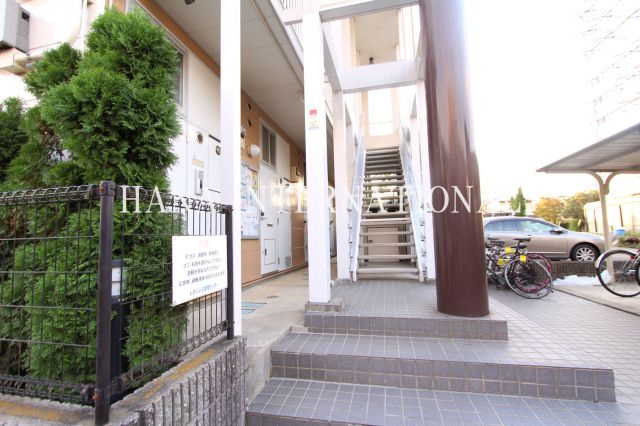 レオパレスさくらのエントランス