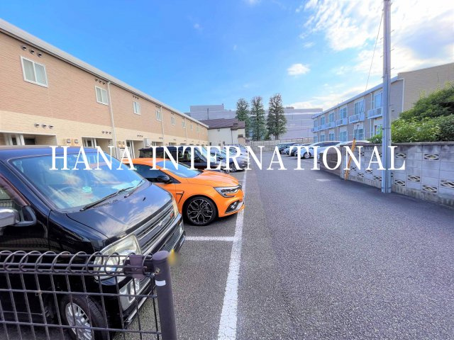 レオパレスプロテクシオンの駐車場