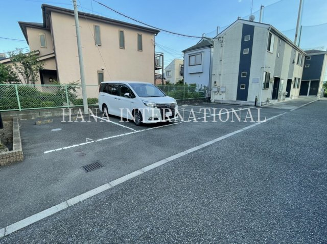 レオネクストストーンヘンジIIの駐車場