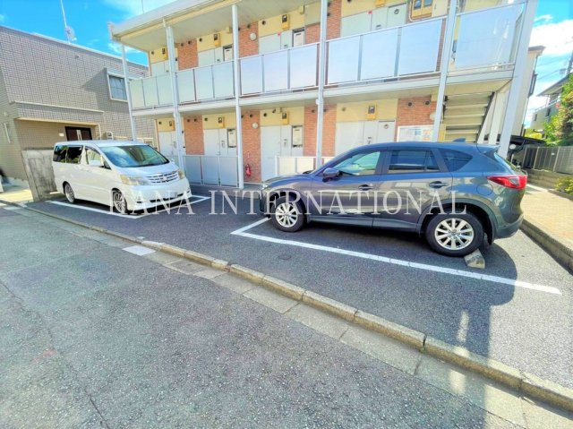 カーサアゼリアの駐車場