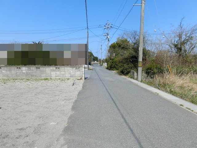 彦名町売土地の前面道路含む現地写真