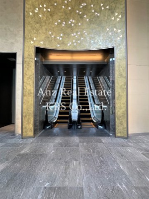 【その他共用部分】 | プレミストタワー靱本町 | 2階エントランスへのエスカレーターです