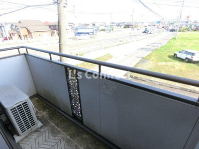 【バルコニー】 | コゥジィコートＢ | ２階のお部屋で洗濯物もたくさん干せます。