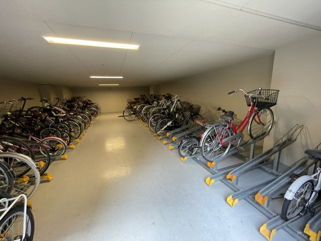 スプランディッド淀屋橋DUEの駐車場