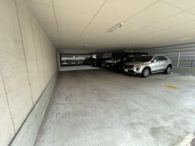 アーデン和泉町の駐車場