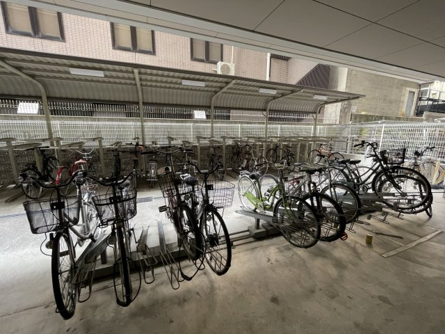 アーデン和泉町の駐車場