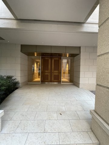 Dimus北浜のエントランス