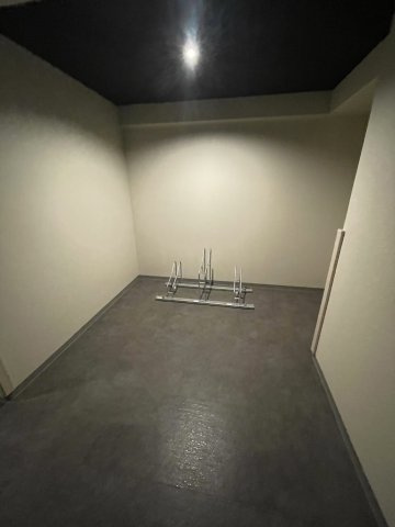 Dimus北浜の駐車場