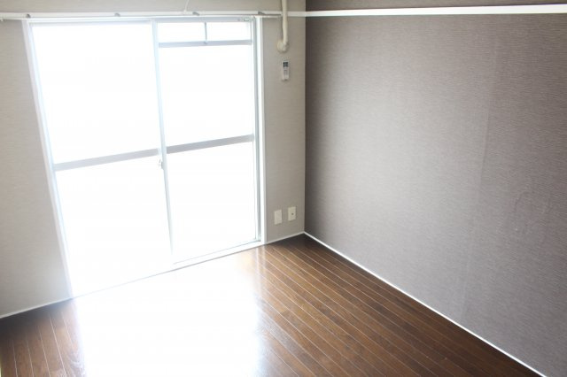 第７三重野ビルの居間・リビング