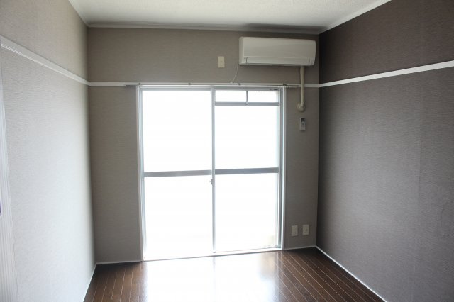 第７三重野ビルの居間・リビング